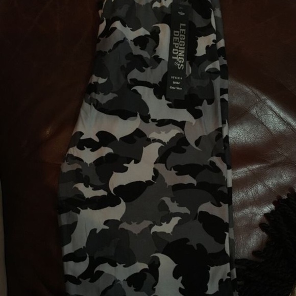 Lady’s Fashion Leggings. $8 each or 2 for $12 - Picture 2 of 6